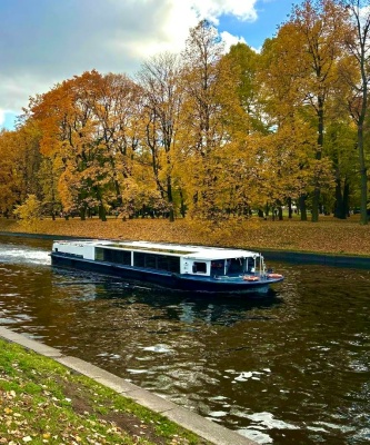 Теплоход на Неве