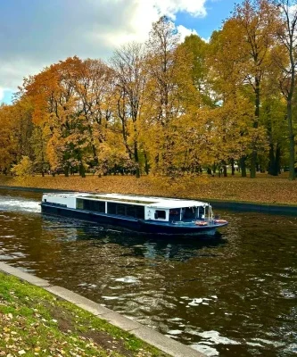 Теплоход на Неве